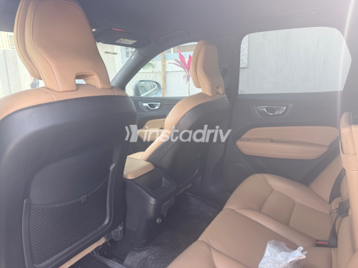 Volvo XC60 2019 Gray Automatic Used for Sale in Qalyubia - 4