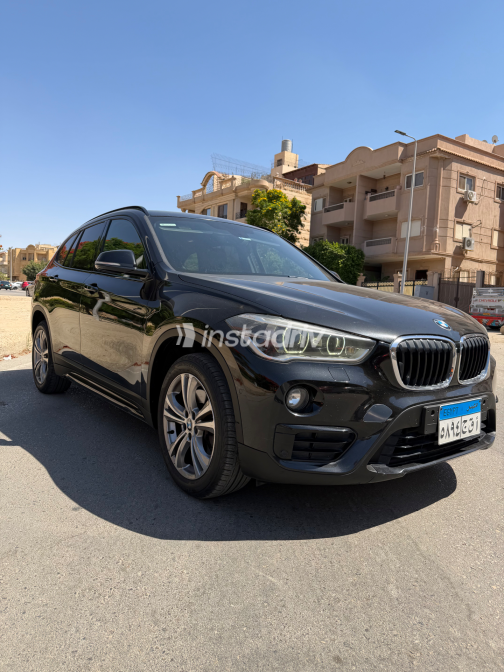 بي ام دبليو X1 2018 أسود أوتوماتيك مستعملة للبيع في القاهرة - 5