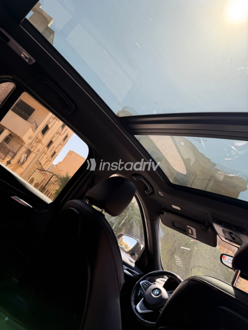 بي ام دبليو X1 2018 أسود أوتوماتيك مستعملة للبيع في القاهرة - 8
