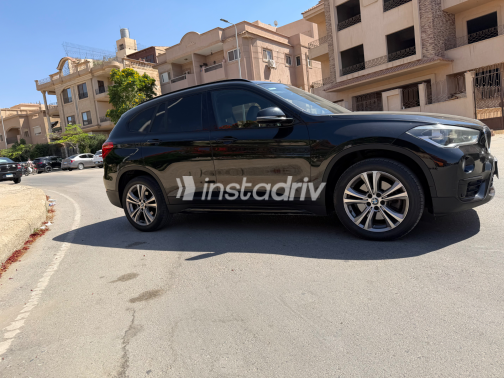 بي ام دبليو X1 2018 أسود أوتوماتيك مستعملة للبيع في القاهرة - 9