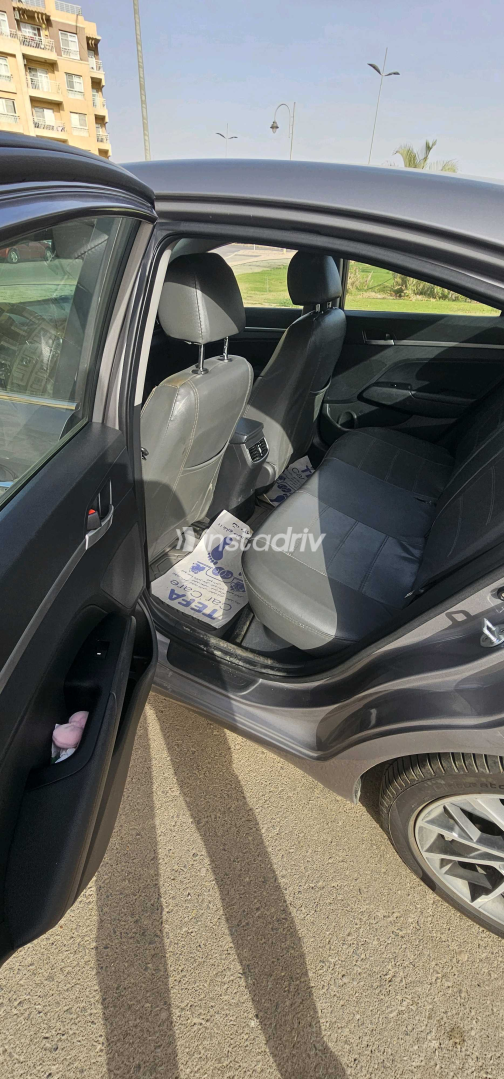 Hyundai Elantra AD 2020 Gray Automatic Used for Sale in Madinaty - 10