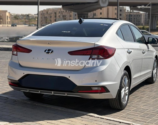 Hyundai Elantra 2025 Silver Automatic Used for Sale in Nasr city - 4