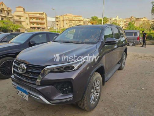 تويوتا فورتشنر 2023 أسود أوتوماتيك مستعملة للبيع في القاهرة - 9