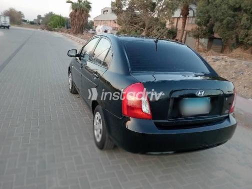 هيونداي اكسنت 2010 أزرق أوتوماتيك مستعملة للبيع في الجيزة - 2