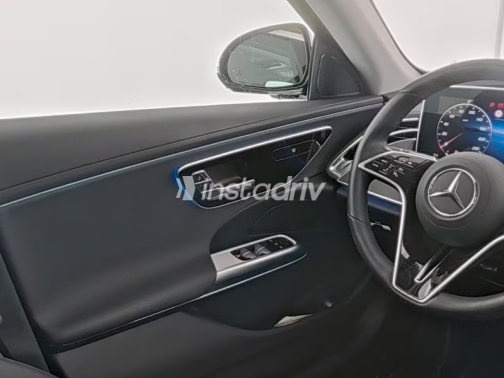 Mercedes E 200 2024 Black Automatic Used for Sale in Cairo - 5