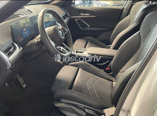 بي ام دبليو X1 2025 أبيض أوتوماتيك مستعملة للبيع في القاهرة - 9
