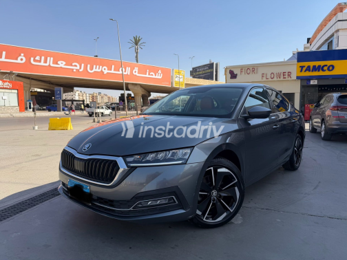 سكودا اوكتافيا 2024 رمادي أوتوماتيك مستعملة للبيع في القاهرة - 2