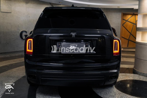 Rolls Royce Cullinan 2023 Black Automatic Used for Sale in Cairo - 10