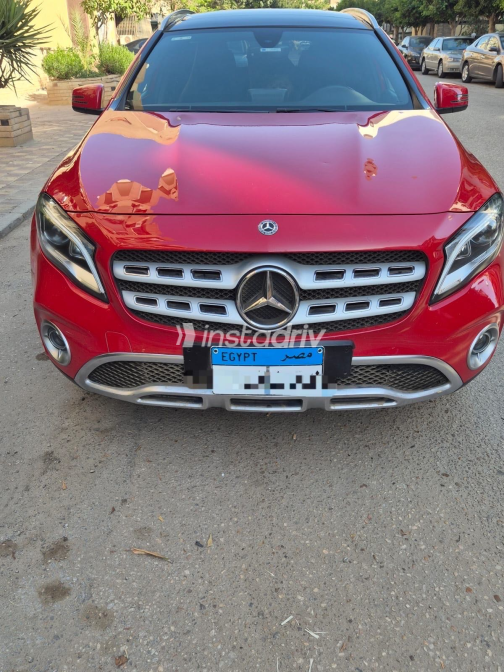 مرسيدس GLA 200 2019 أحمر أوتوماتيك مستعملة للبيع في شيراتون - 3