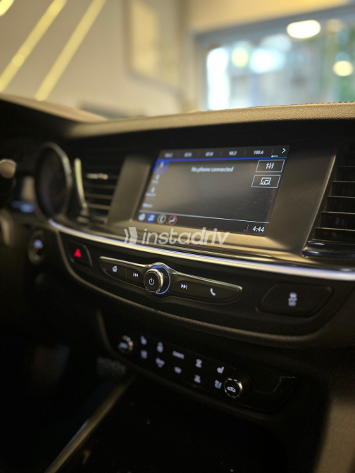 Opel Insignia 2020 White Automatic Used for Sale in Giza - 3