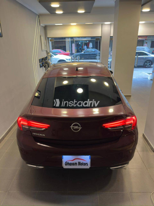 Opel Insignia 2020 White Automatic Used for Sale in Giza - 10