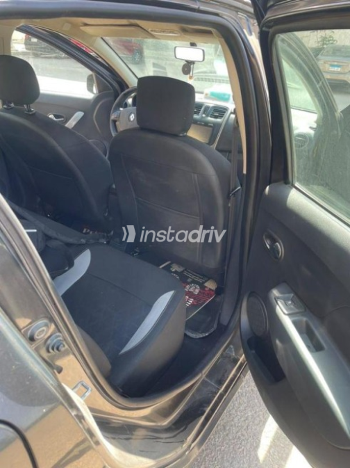 Renault Sandero Step Way 2016 Black Automatic Used for Sale in El Haram - 5