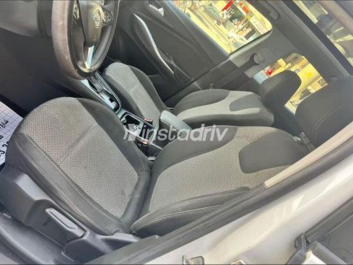 Opel Grandland 2019 White Automatic Used for Sale in Nasr city - 4