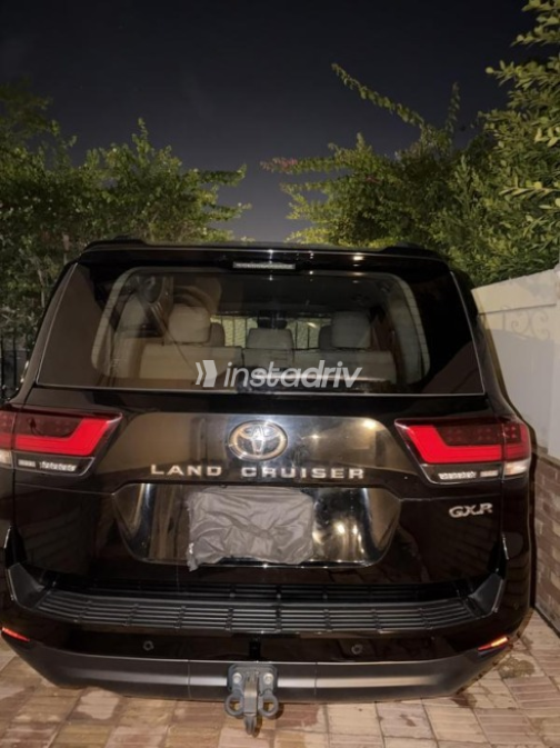تويوتا لاند كروزر 2024 أسود أوتوماتيك مستعملة للبيع في مدينة الشيخ زايد - 1
