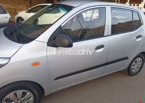 هيونداي I10 2015 فضي أوتوماتيك مستعملة للبيع في المعادى - 3