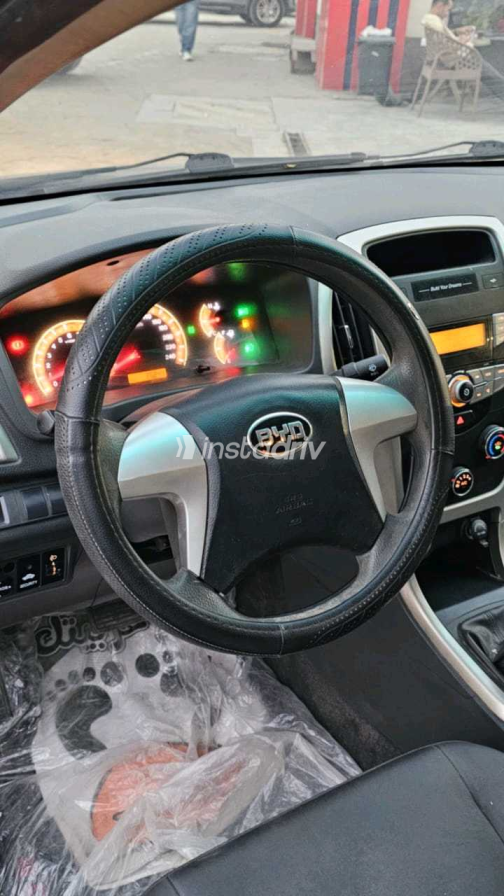 Byd F3 2025 Gray Automatic Used for Sale in Nasr city - 6