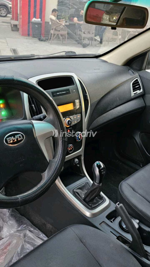 Byd F3 2025 Gray Automatic Used for Sale in Nasr city - 9