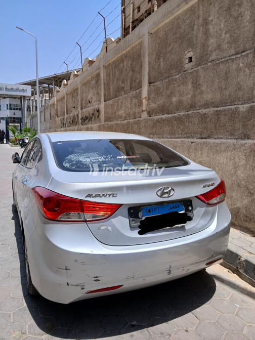 Hyundai Avante 2011 Silver Automatic Used for Sale in Cairo - 2
