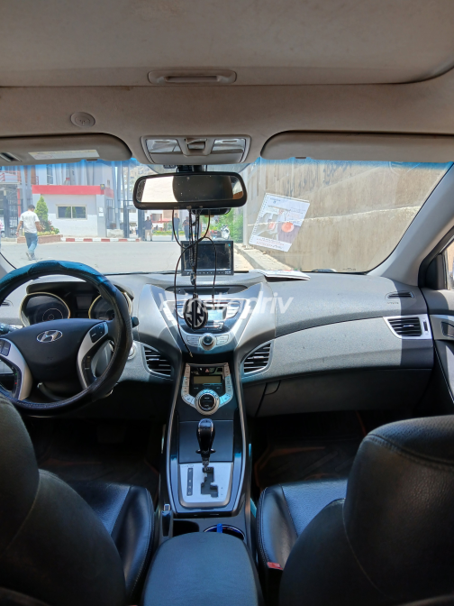 Hyundai Avante 2011 Silver Automatic Used for Sale in Cairo - 3