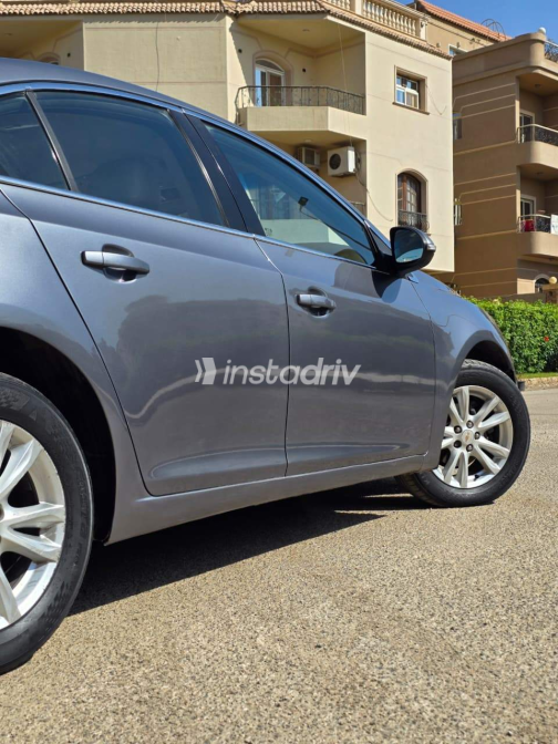 Chevrolet Cruze 2015 Gray Automatic Used for Sale in Cairo - 3