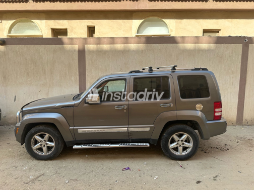 Jeep Cherokee 2013 Gray Automatic Used for Sale in Cairo - 3