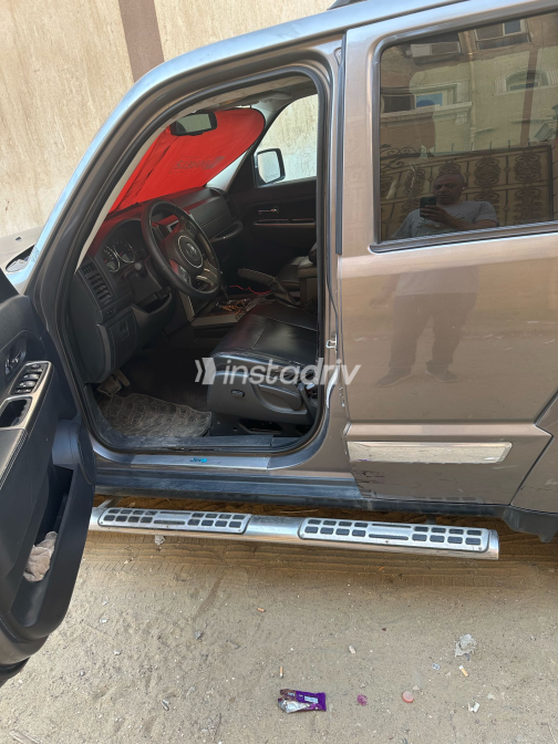 Jeep Cherokee 2013 Gray Automatic Used for Sale in Cairo - 9