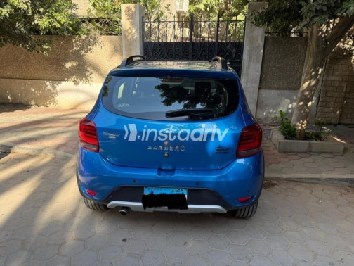 Renault Sandero Step Way 2020 Dark Blue Automatic Used for Sale in Heliopolis - 3