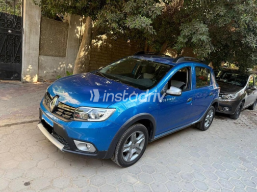 Renault Sandero Step Way 2020 Dark Blue Automatic Used for Sale in Heliopolis - 4