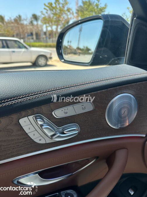 Mercedes E 300 2019 Black Automatic Used for Sale in Nasr city - 5