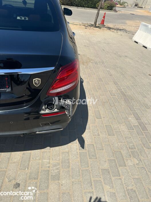Mercedes E 300 2019 Black Automatic Used for Sale in Nasr city - 6