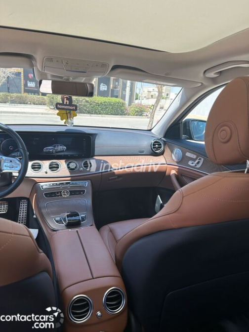 Mercedes E 300 2019 Black Automatic Used for Sale in Nasr city - 7