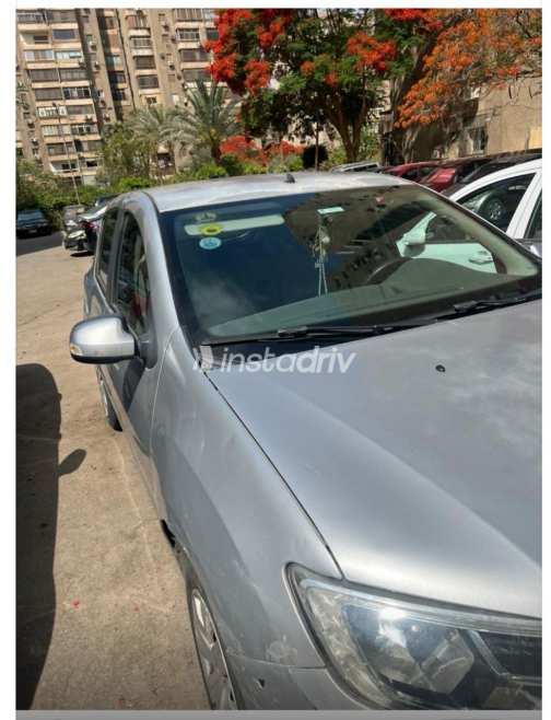 Renault Sandero 2017 Gray Automatic Used for Sale in Nasr city - 4