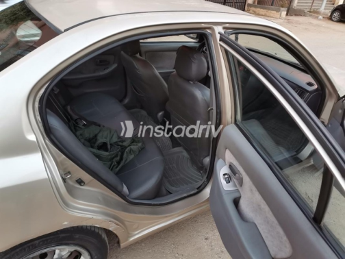 Hyundai Elantra 2006 Gold Manual Used for Sale in Maadi - 2