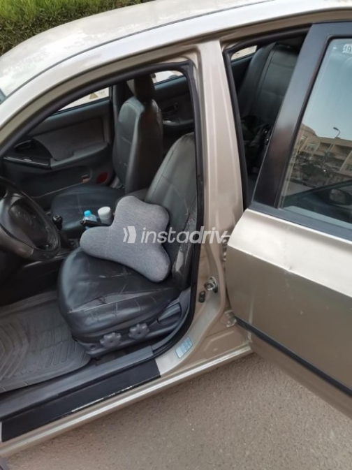 Hyundai Elantra 2006 Gold Manual Used for Sale in Maadi - 4