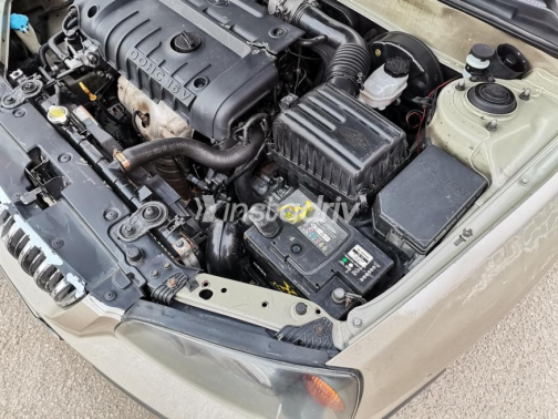 Hyundai Elantra 2006 Gold Manual Used for Sale in Maadi - 6