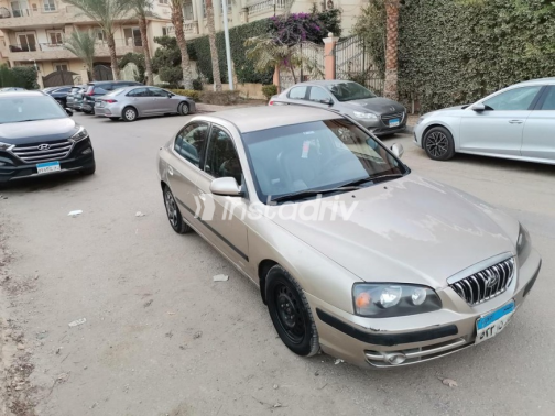 Hyundai Elantra 2006 Gold Manual Used for Sale in Maadi - 8