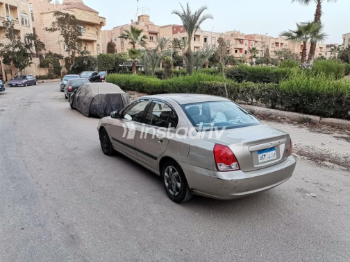 Hyundai Elantra 2006 Gold Manual Used for Sale in Maadi - 10