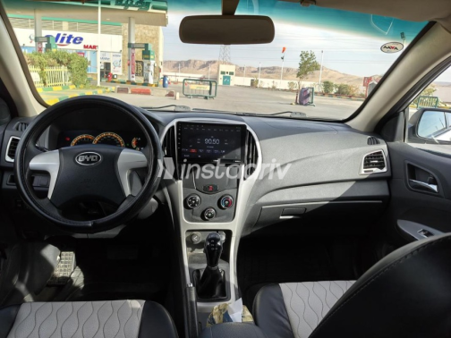 بى واى دى‬ F3 2023 فضي أوتوماتيك مستعملة للبيع في قنا - 3