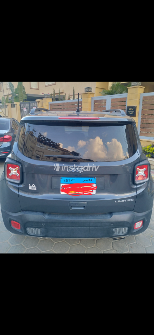 Jeep Renegade 2022 Gray Automatic Used for Sale in Nasr city - 3