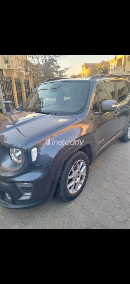 Jeep Renegade 2022 Gray Automatic Used for Sale in Nasr city - 4