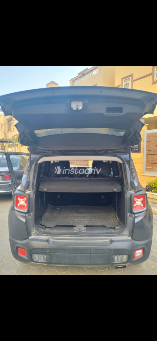 Jeep Renegade 2022 Gray Automatic Used for Sale in Nasr city - 5