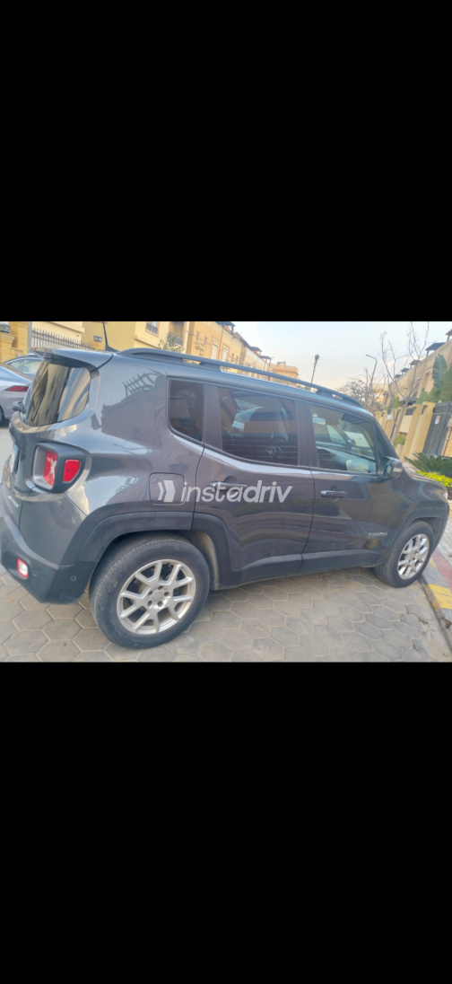 Jeep Renegade 2022 Gray Automatic Used for Sale in Nasr city - 6