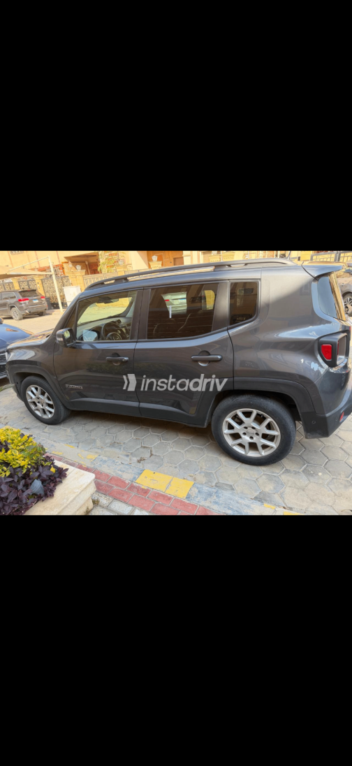 Jeep Renegade 2022 Gray Automatic Used for Sale in Nasr city - 7