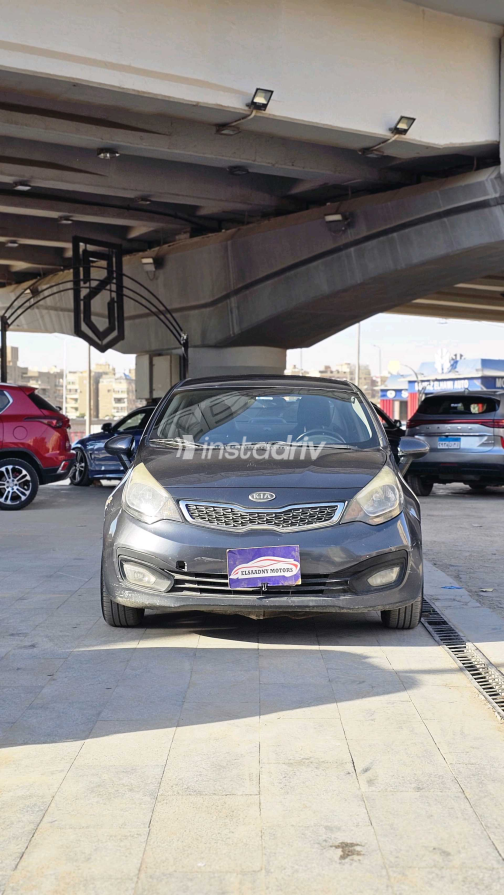 كيا ريو 2015 رمادي أوتوماتيك مستعملة للبيع في مدينة نصر - 2