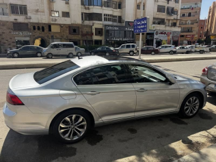 فولكس فاغن باسات 2021 فضي أوتوماتيك مستعملة للبيع في مدينتى