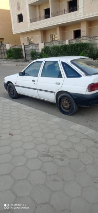 فورد اسكورت 1999 أبيض يدوي مستعملة للبيع في القاهرة