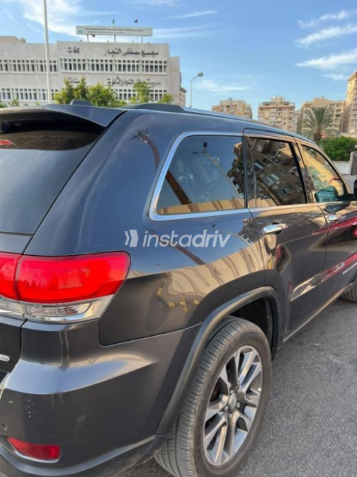 Jeep Grand Cherokee 2017 White Automatic Used for Sale in Greater Cairo ( Cairo + Giza) - 2