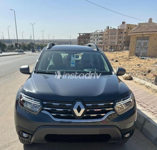 رينو داستر 2024 رمادي أوتوماتيك مستعملة للبيع في القاهرة - 2