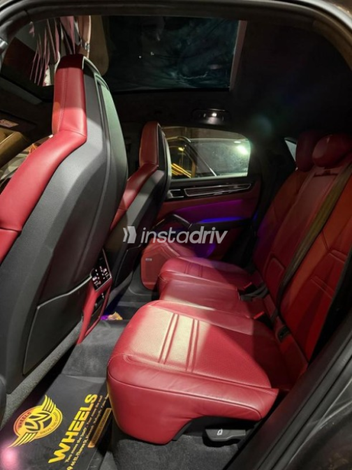 Porsche Cayenne S 2022 Gray Automatic Used for Sale in Cairo - 7