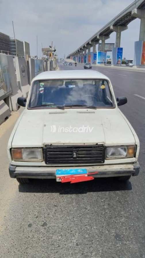 Lada 2107 1992 White Manual Used for Sale in Mokattam - 1